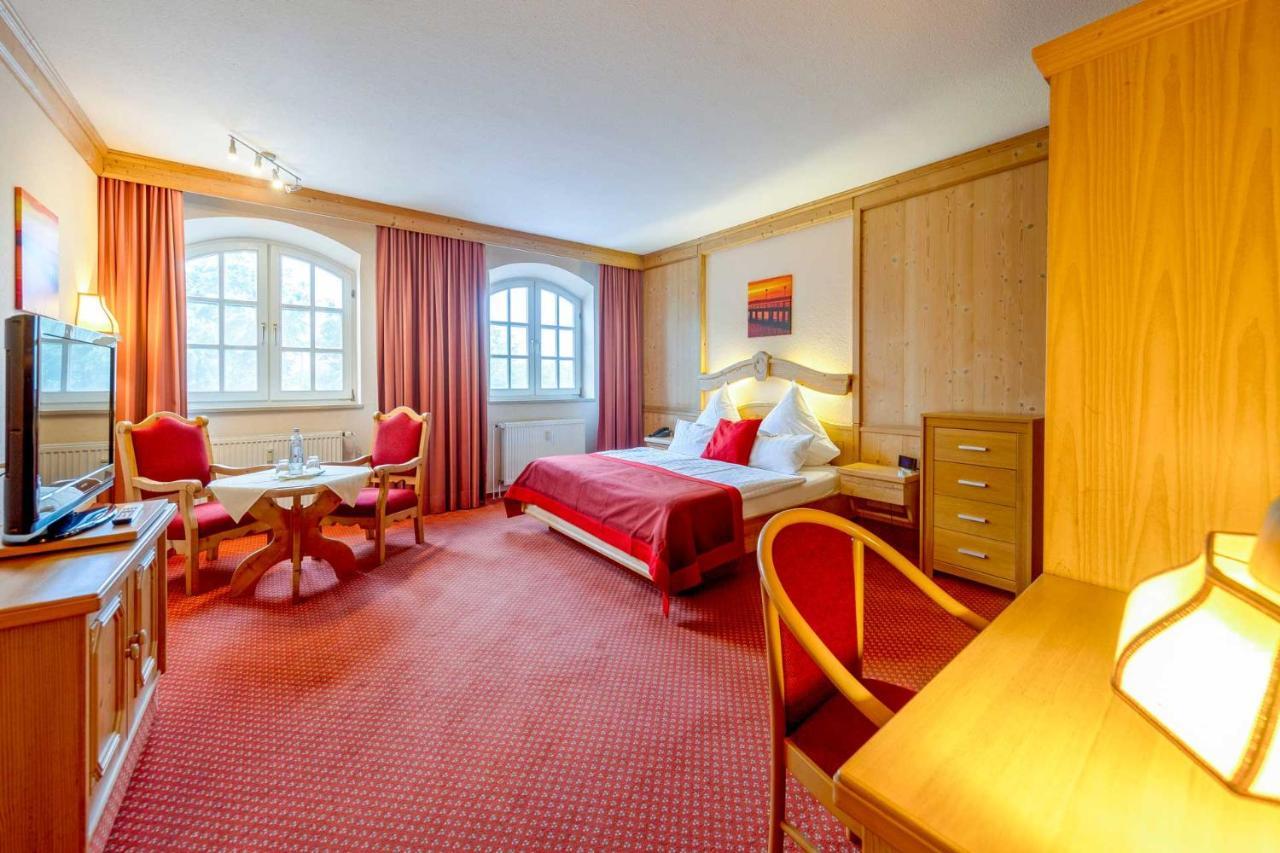 Hotel Landhaus Steinfeld Greetsiel Esterno foto