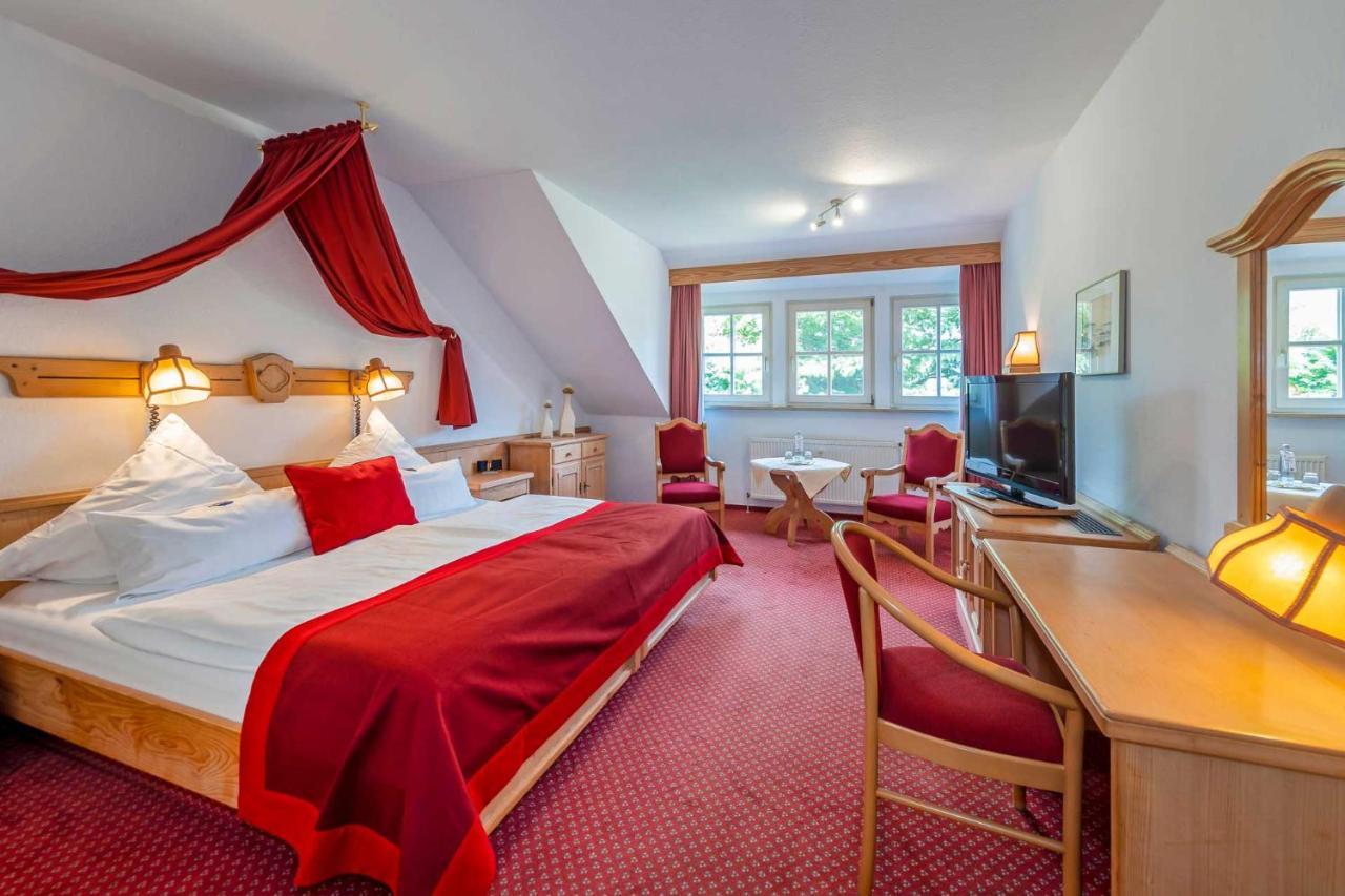 Hotel Landhaus Steinfeld Greetsiel Esterno foto