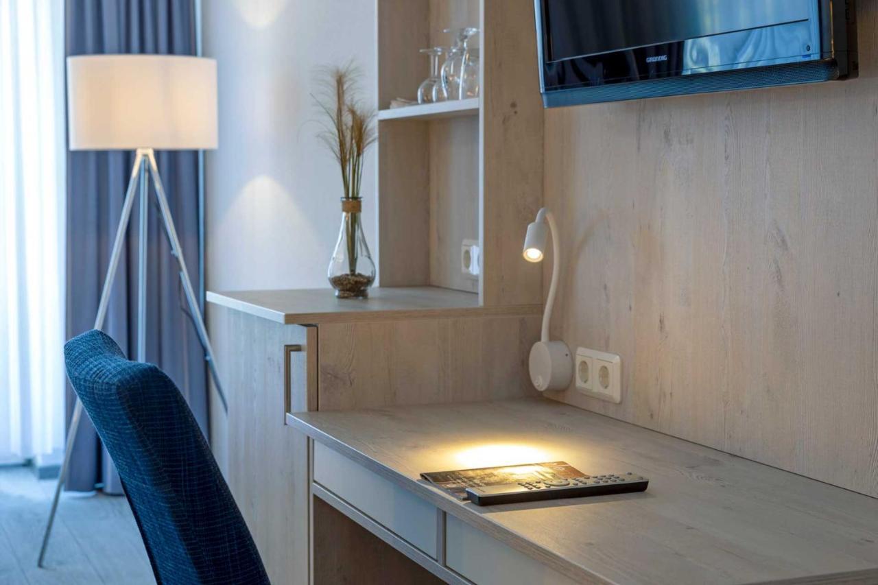 Hotel Landhaus Steinfeld Greetsiel Esterno foto
